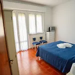 Appartamento Quadrilocale Con Ampio Terrazzo A Due Passi Dal Mare *