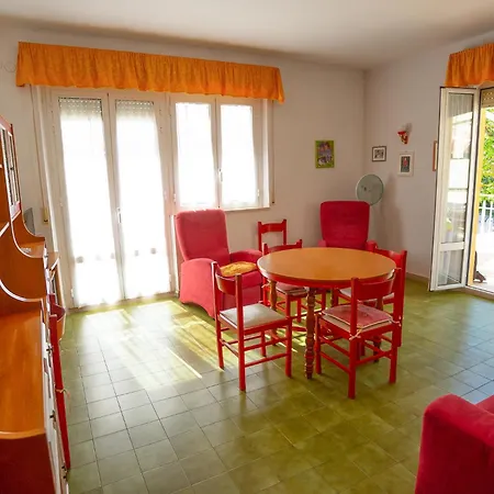 Quadrilocale Vicino Al Mare Con Ampio Terrazzo Aria Condizionata E Posto Auto Privato