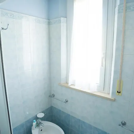 Quadrilocale Vicino Al Mare Con Ampio Terrazzo Aria Condizionata E Posto Auto Privato Apartamento *