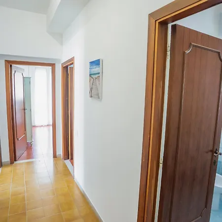 Quadrilocale Con Ampio Terrazzo A Due Passi Dal Mare *