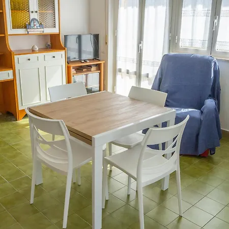 Appartamento Quadrilocale Con Ampio Terrazzo A Due Passi Dal Mare Marcelli